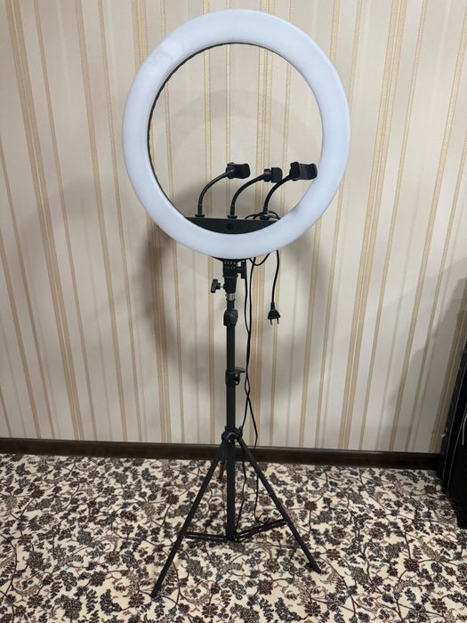 Селфи штатив с кольцевой лампой и держателем для телефона —