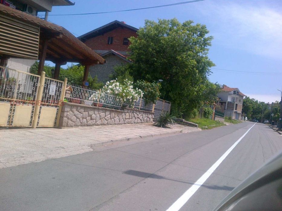 Триетажна къща 325м2, двор 475м2 от собственика