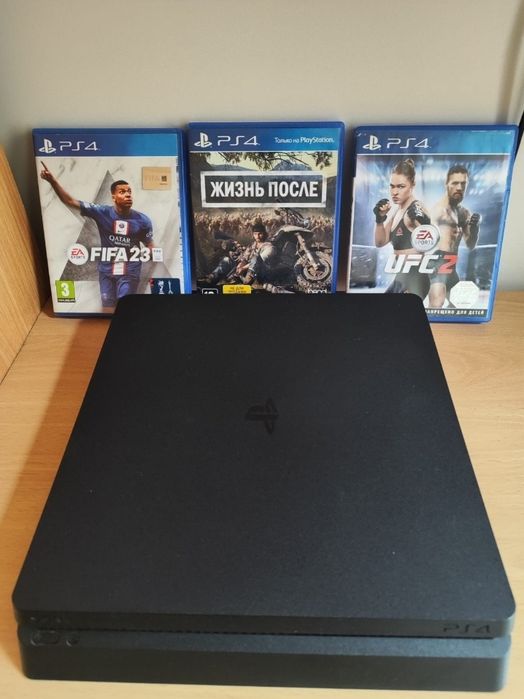PlayStation 4 - отличное состояние + игры + 2 геймпада