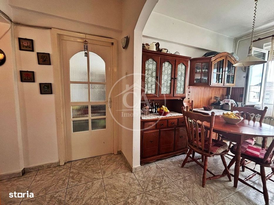 Apartament de vanzare cu 3 camere in zona Dacia Oradea