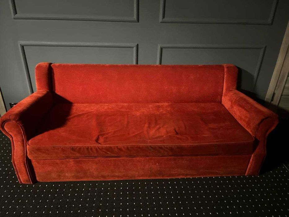 Диван и кресла красные