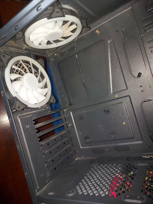 Продам корпус AeroCool Cylon