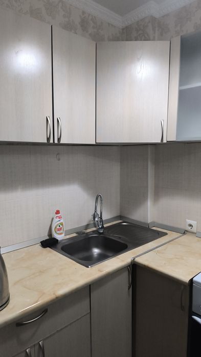 Продам кухонный гарнитур и плитку 30000