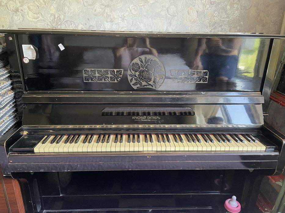 Krasniy oktyabr pianina sotiladi ideal holatda