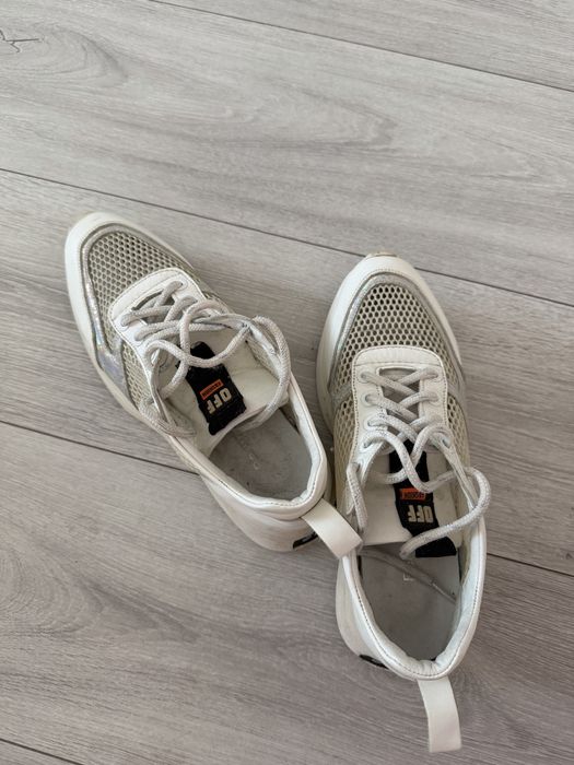 Продам кроссовки