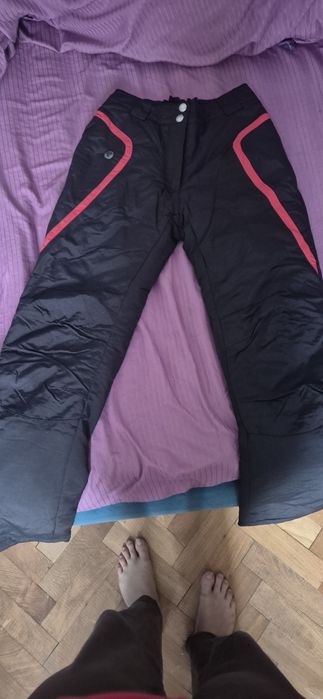Vând costum de schi Brugi, mărimea S, format din 2 piese (geacă + pant