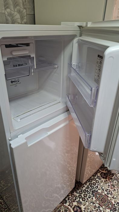 Холодилник сотилади: