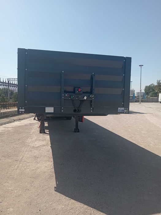 Полуприцеп бортовой контейнеровоз