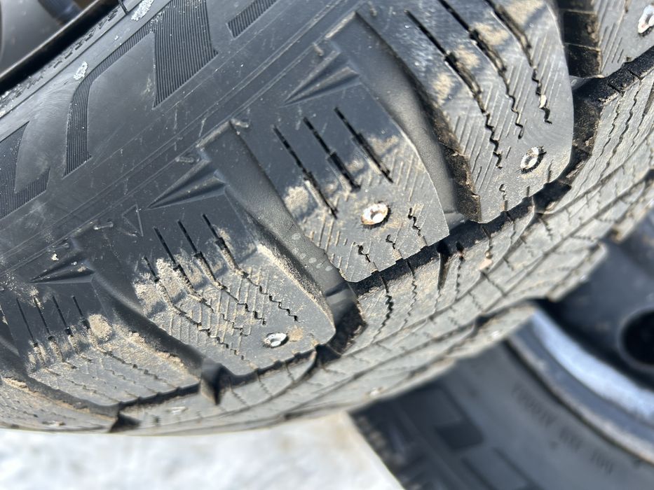 Продам Резину вместе с диском.