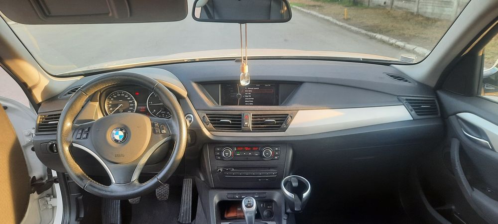 Bmw x1.           .