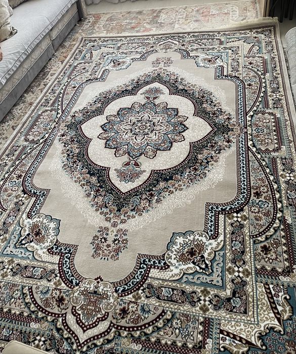 Продам ковер новый