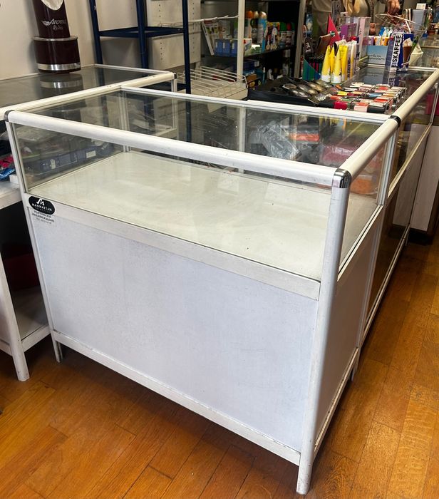 Щанд витрина за магазин