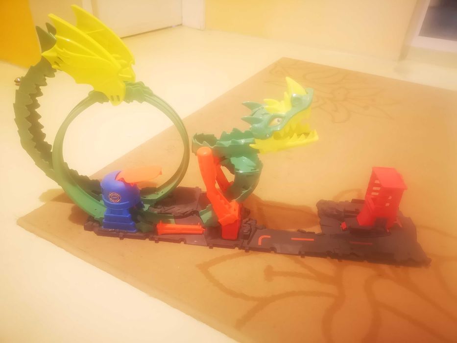 Писта на Hotweels