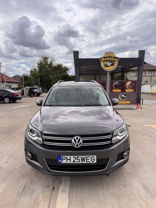VOLKSWAGEN Tiguan