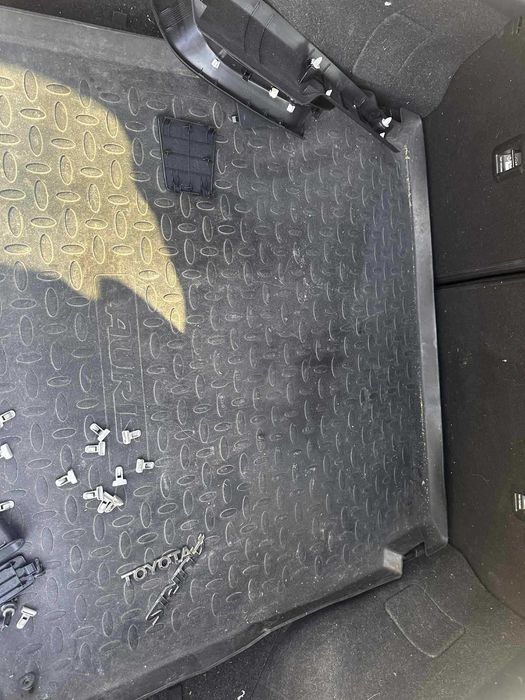 На Части Toyota Auris Тойота Аурис 1.4d 90к.с 2015г Комби