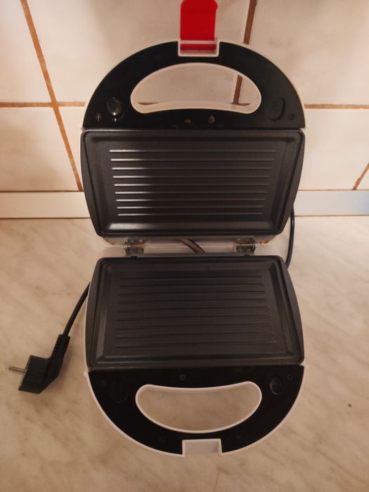 Vând sandwich maker