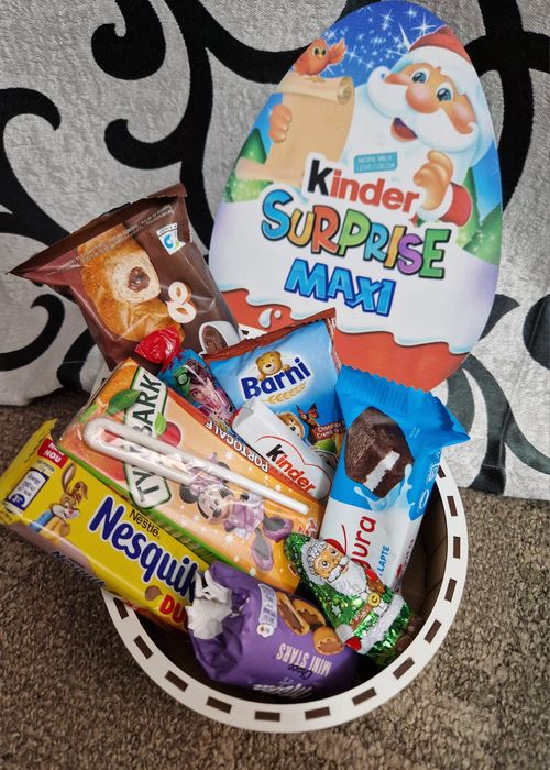 Cutie Kinder din Lemn cu dulciuri