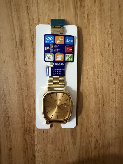 Часовник Casio златист