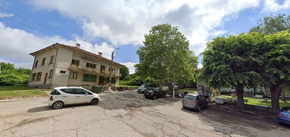 КЪЩА С ДВОР    с.Могилино