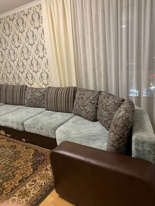 Диван гостиный большой