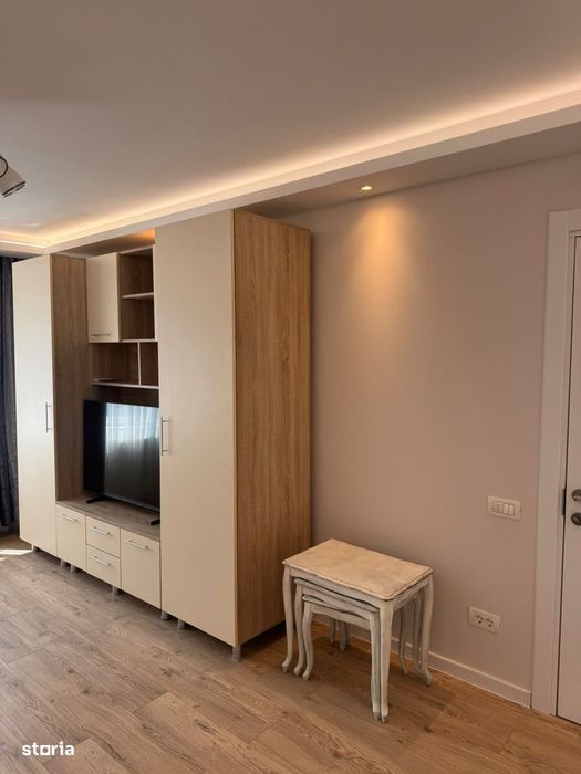 Inchiriere 3 camere, cu loc de parcare, totul nou