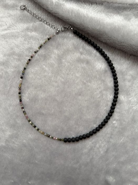 Ръчно изработени колиета от естествени камъни, перли и стомана