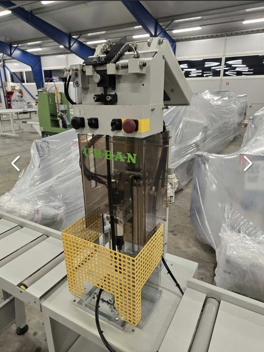 Автоматична винтонавивна машина URBAN DS 1700 за дограма