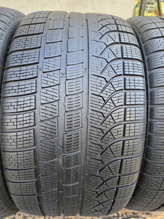 Vand patru anvelope de iarna pirelli 255 40 21/ 285 35 21 dot 3325⁸