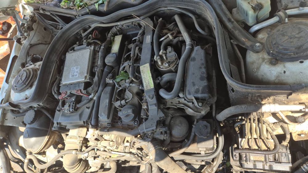 Продавам мерцедес е 220дизел 651 на части