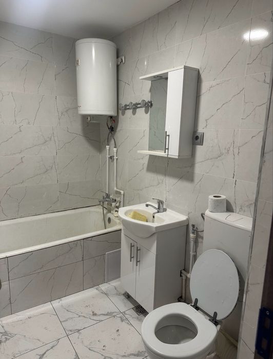 Închiriez apartament