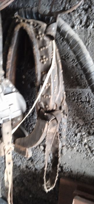 Коженный хомут полый комплект продается