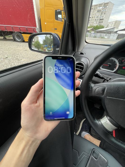 Продам Айфон 11 64gb