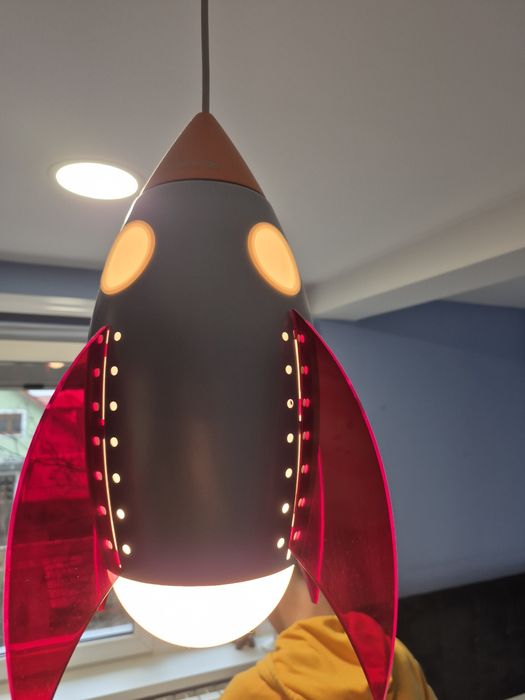 Lustra racheta copii