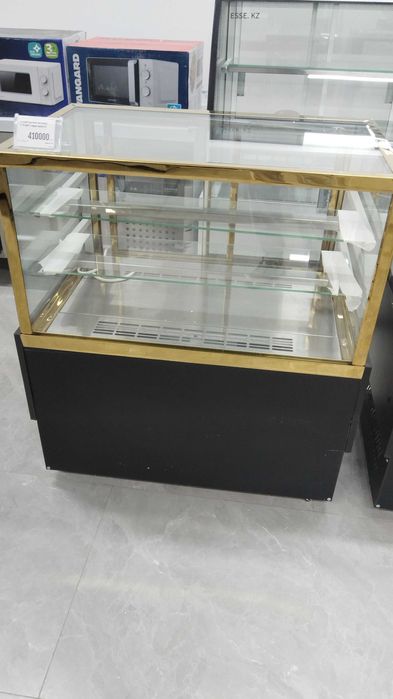 Новый витринный холодильник