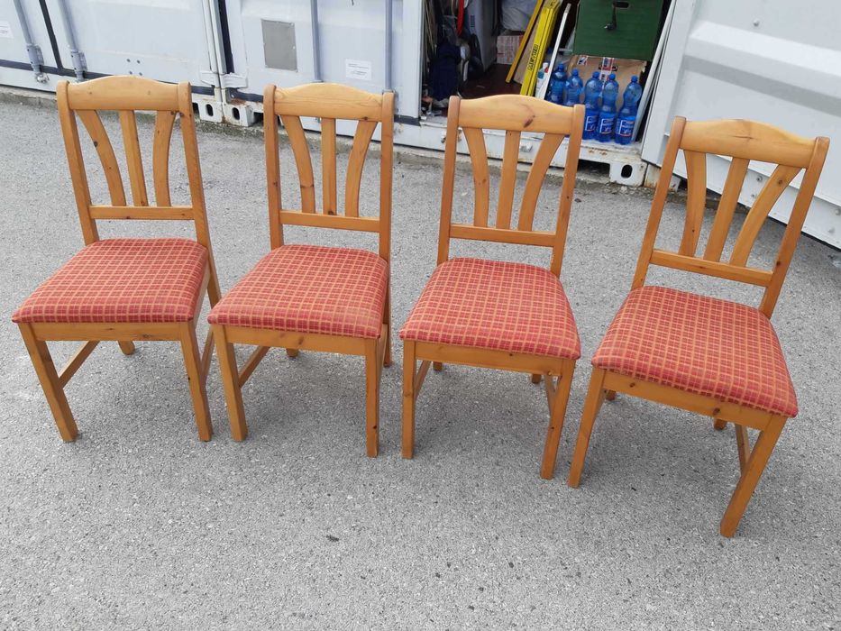 Scaune Vechi din Lemn Tapitate la Sezut 4 Bucati