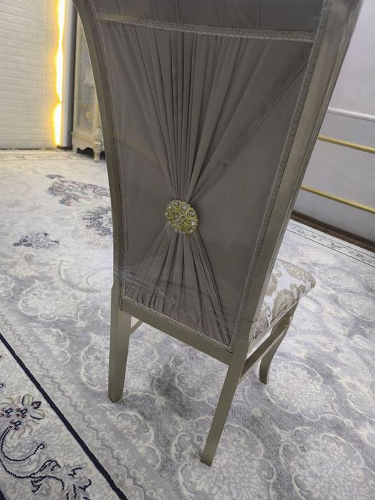 Klassik uslubdagi mebel to‘plami sotiladi
Uy bezagiga hashamat va