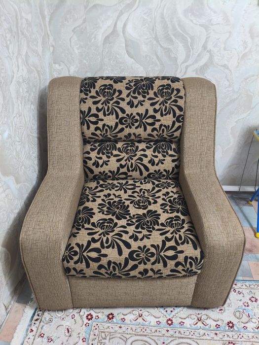 Два кресла и один диван