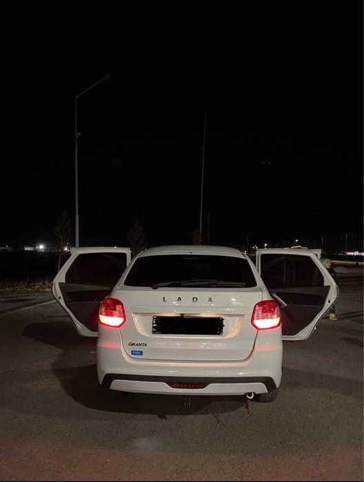 Машина Lada Granta