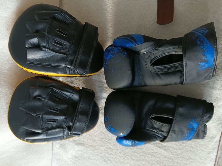 Боксерская перчатка комплетк