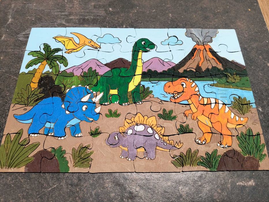 Puzzle din lemn pictat manual