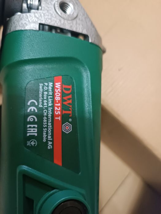 продам Болгарку DWT