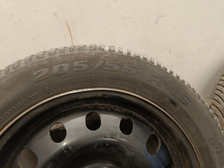 Зимни гуми със стоманени джанти и оригинални тасове