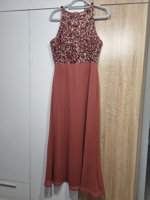 Официални рокли в различни цветове