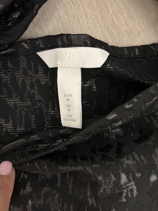 Top negru cu insertii argintii, mar M, H&M