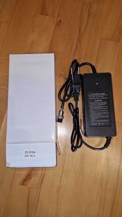 Incarcator baterii Li-ion 24v