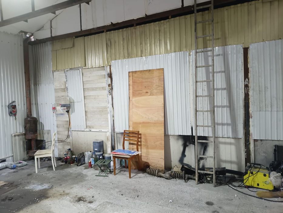 Помещение бокс под сто