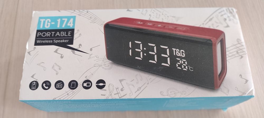 Колонка с часами