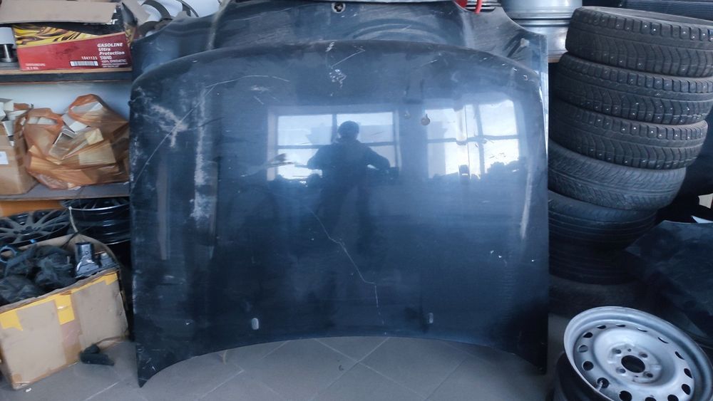 Капот на Пассат б4