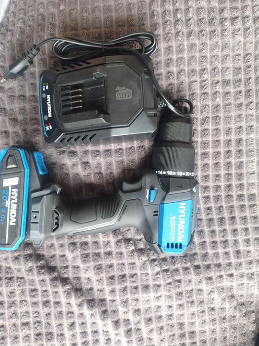 Продавам акумулаторна ударна бормашина Hyundai 20V (Brushless)