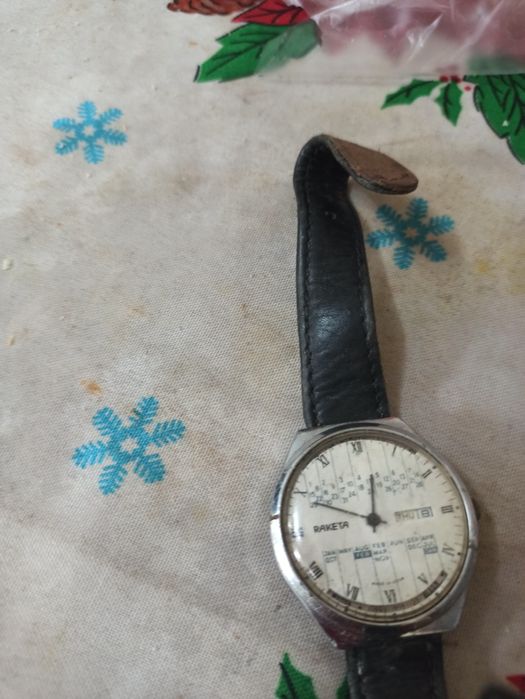 Продавам ретро часовник ракета